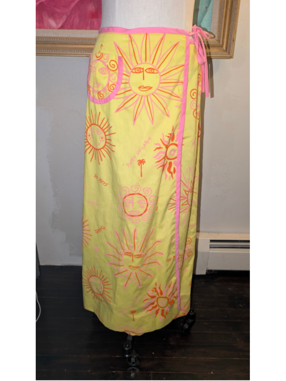 Vintage 70s The vested Gentress Sun Print Wrap Sarong Skirt Size 10 Yellow Pink